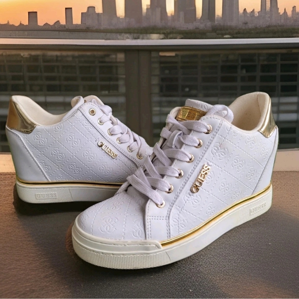 GUESS Women's Faster Lace Up Fashion Logo Wedge Sneakers Size 6